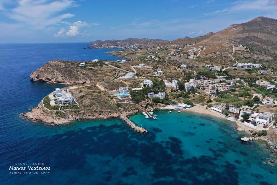 9 Muses Vari (Syros)