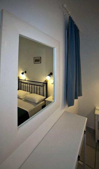 9 Muses Vari (Syros)